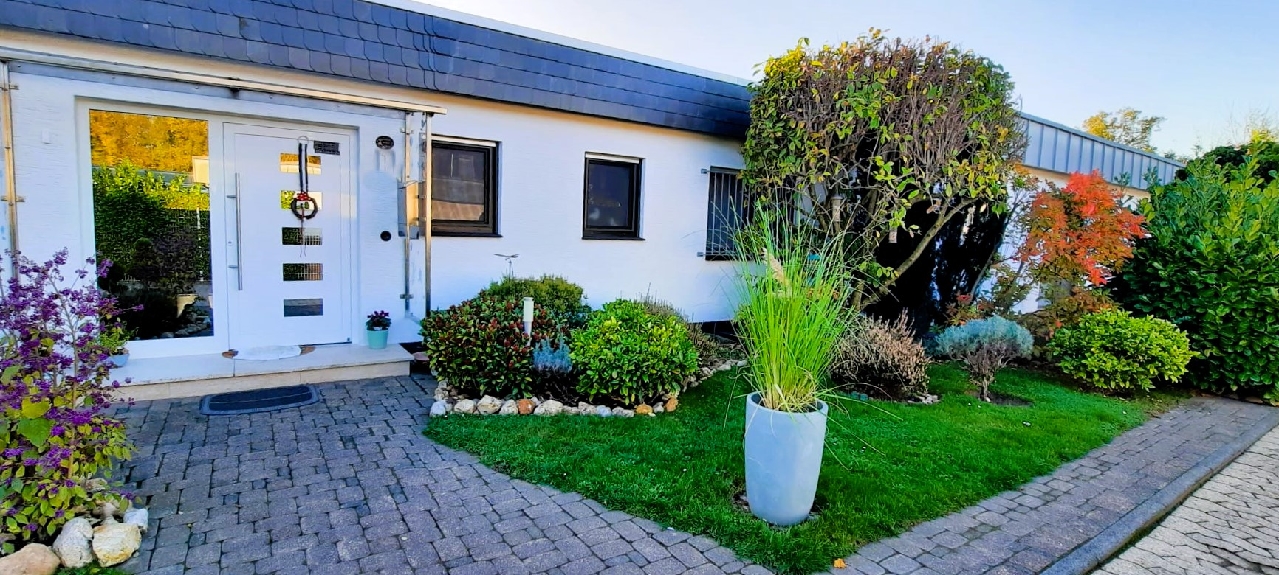 **Solider 4 Zimmer Bungalow – stetig modernisiert und sehr gepflegt**